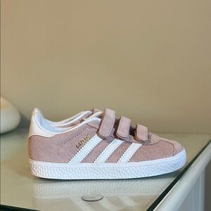 Adidas Kids Sneakers in Soft Pink and White